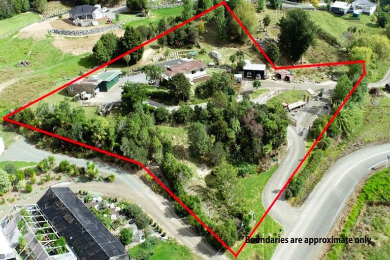 Photo of property in 4 Paparoa Station Road, Paparoa, 0571