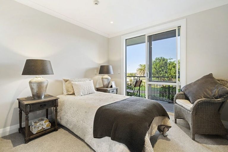 Photo of property in 14/30 Ambassador Glade, Orewa, 0931