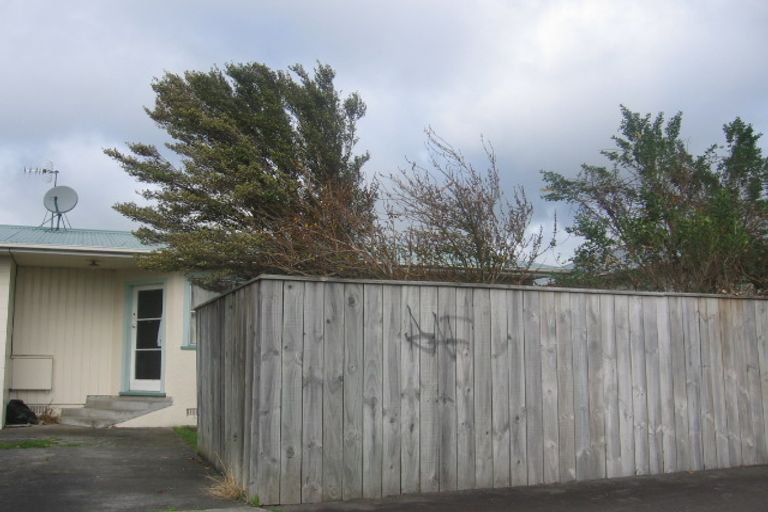 Photo of property in 94-96 Chelwood Street, Takaro, Palmerston North, 4412