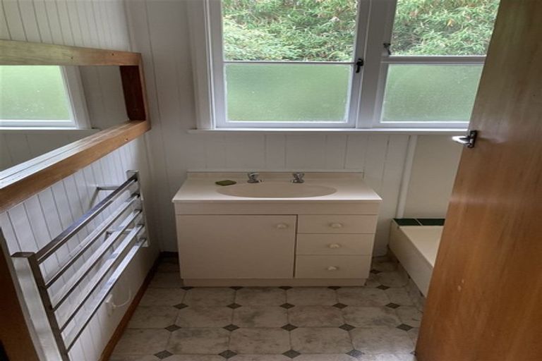 Photo of property in 12 Cambridge Road, Martinborough, 5711