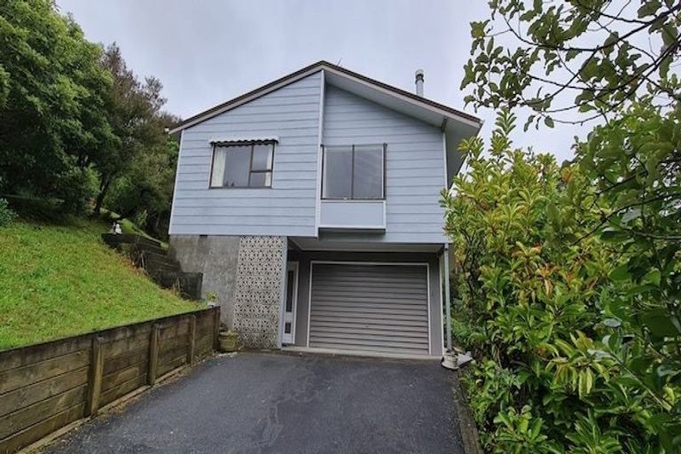 Photo of property in 6 Wingfield Place, Churton Park, Wellington, 6037