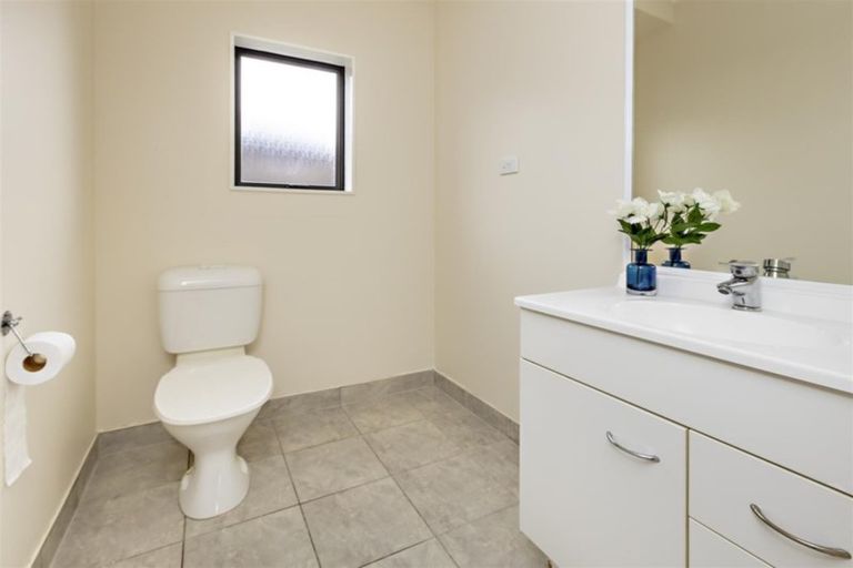 Photo of property in 2 Derryveagh Lane, Weymouth, Auckland, 2103