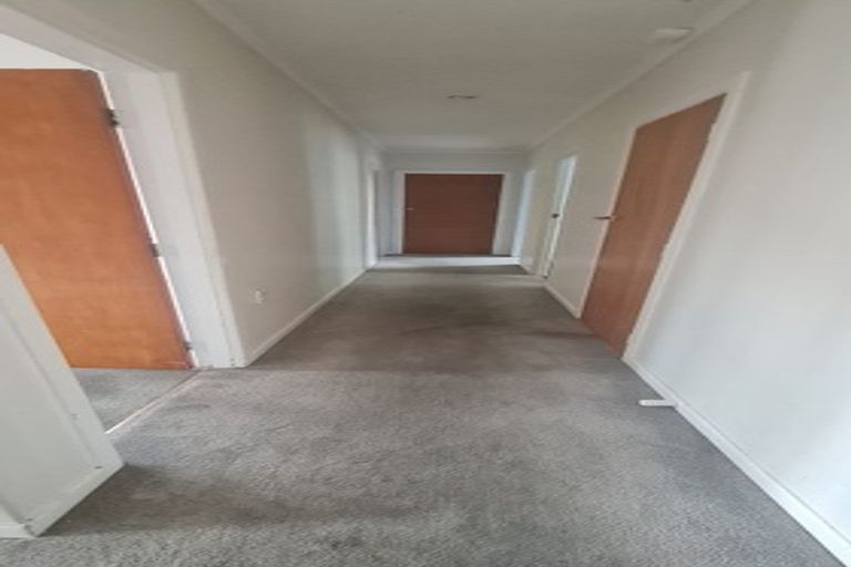 Photo of property in 6 Kingdale Road, Henderson, Auckland, 0610