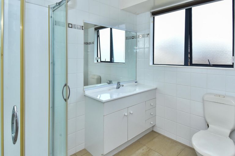 Photo of property in 16 Eloise Place, Clendon Park, Auckland, 2103