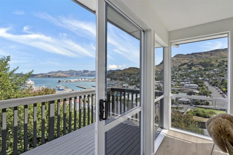 Photo of property in 4 Stevensons Steep, Lyttelton, 8082