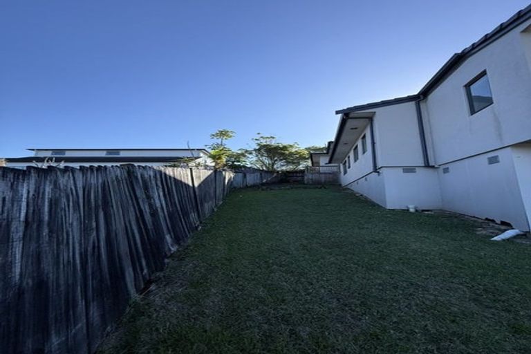 Photo of property in 11 Trotting Terrace, Fairview Heights, Auckland, 0632