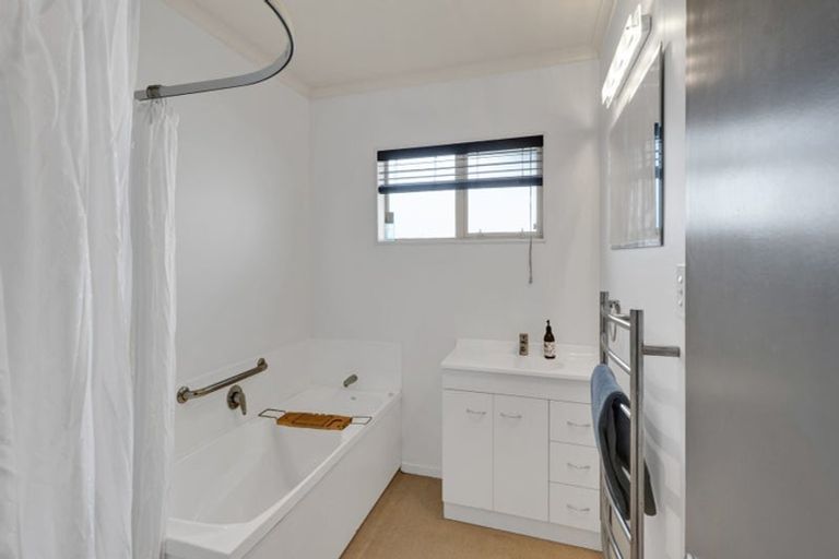 Photo of property in 10 Estate Grove, Inglewood, 4330