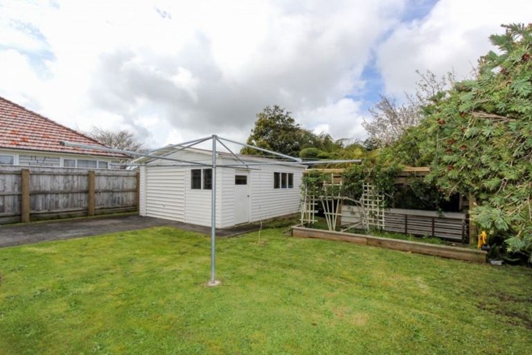Photo of property in 21 Walsh Road, Westown, New Plymouth, 4310