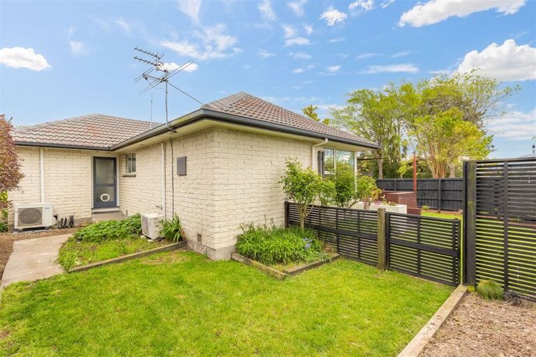 Photo of property in 102 Lowry Avenue, Redwood, Christchurch, 8051