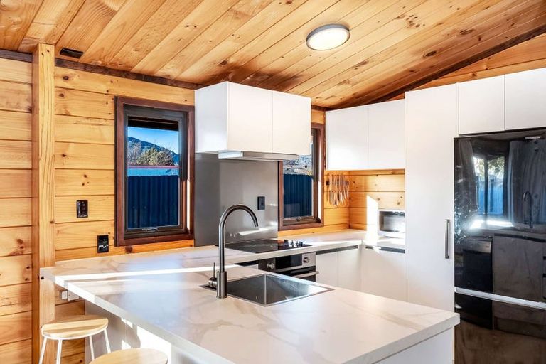 Photo of property in 2 Bruce Street, Cromwell, 9310