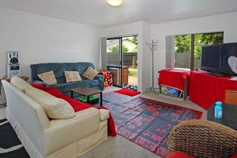 Photo of property in 2/38 Maplesden Drive, Clendon Park, Auckland, 2103