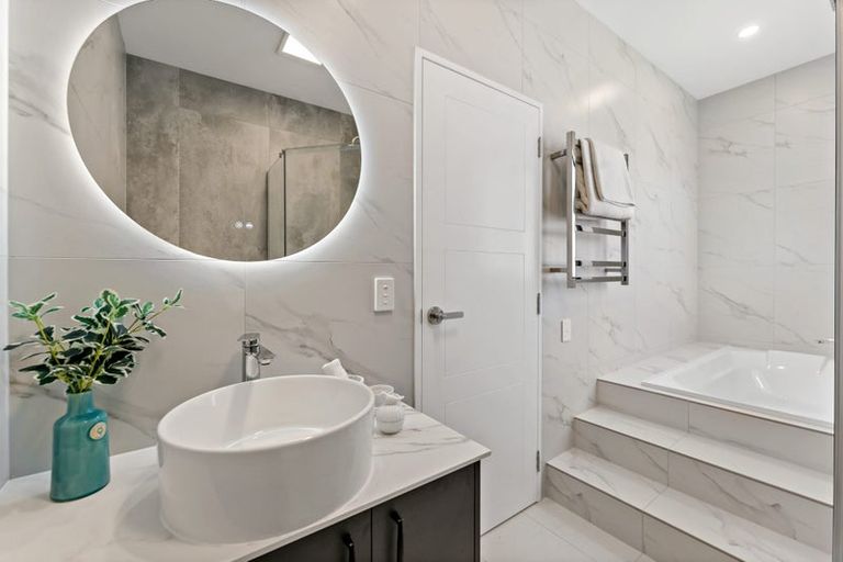 Photo of property in 20 Mara Way, Sunnyvale, Auckland, 0612