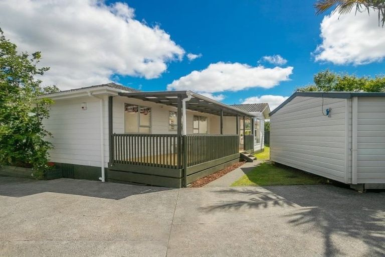 Photo of property in 15 Bedlington Avenue, Manurewa, Auckland, 2102