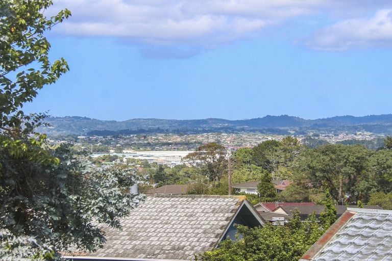 Photo of property in 4 Zita Maria Drive, Massey, Auckland, 0614