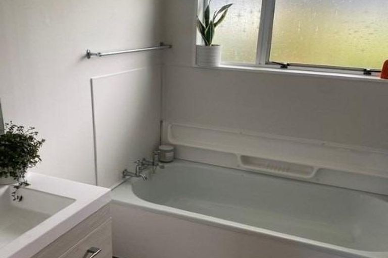 Photo of property in 14 Shaldon Crescent, Blagdon, New Plymouth, 4310