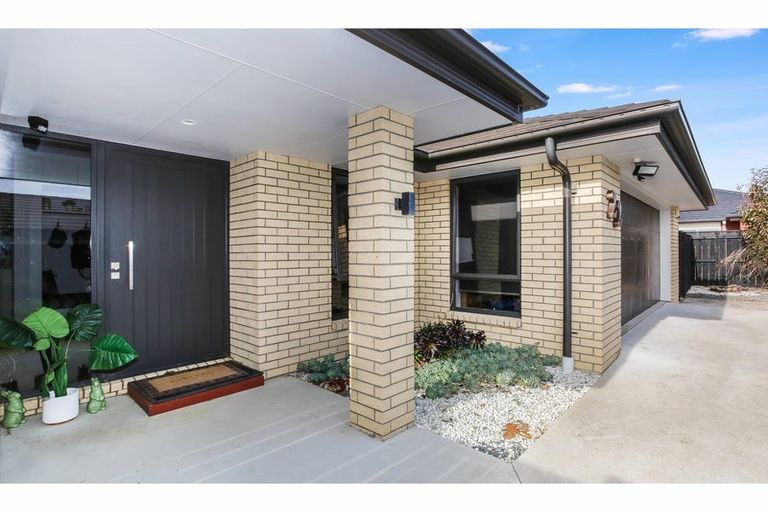 Photo of property in 22 Kauri Drive, Waiuku, 2123