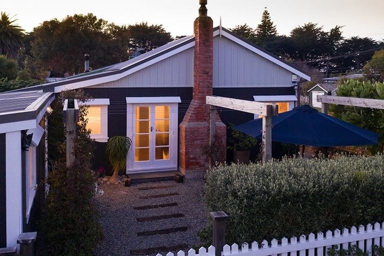 Photo of property in 6 Rauparaha Street, Waikanae Beach, Waikanae, 5036