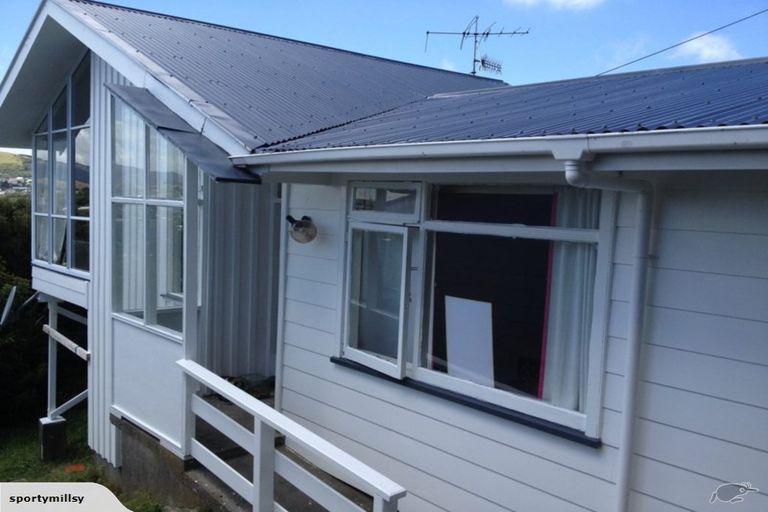 Photo of property in 89 Ruskin Road, Newlands, Wellington, 6037