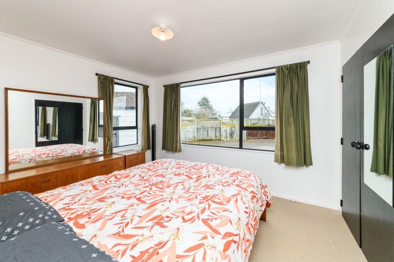 Photo of property in 33 Escort Grove, Awapuni, Palmerston North, 4412