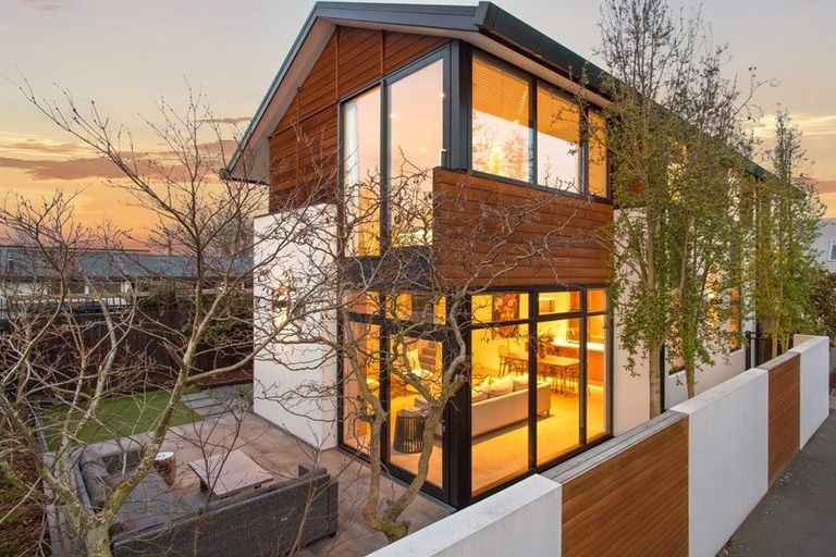 Photo of property in 96 Merivale Lane, Merivale, Christchurch, 8014