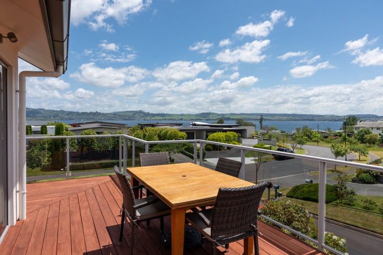 Photo of property in 24 Pukenamu Road, Rainbow Point, Taupo, 3330
