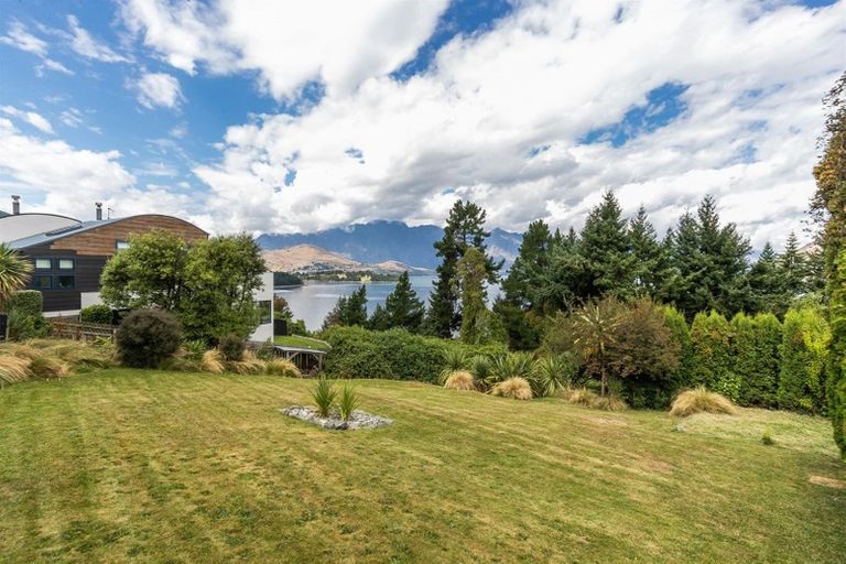 Photo of property in 17 Thorn Crescent, Fernhill, Queenstown, 9300