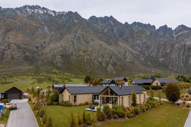 Photo of property in 10 Double Cone Road, Jacks Point, Queenstown, 9371