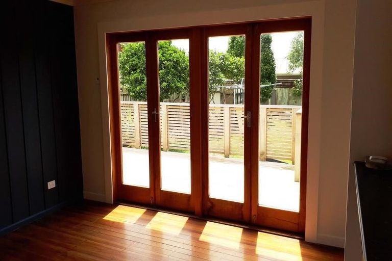 Photo of property in 22 Bulteel Street, New Plymouth, 4310