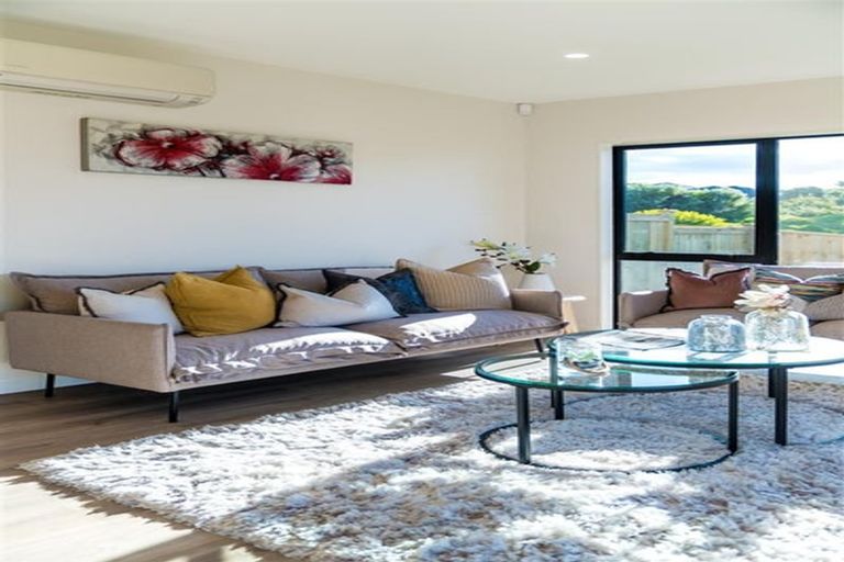 Photo of property in 38 Whakairo Crescent, Gulf Harbour, Whangaparaoa, 0930