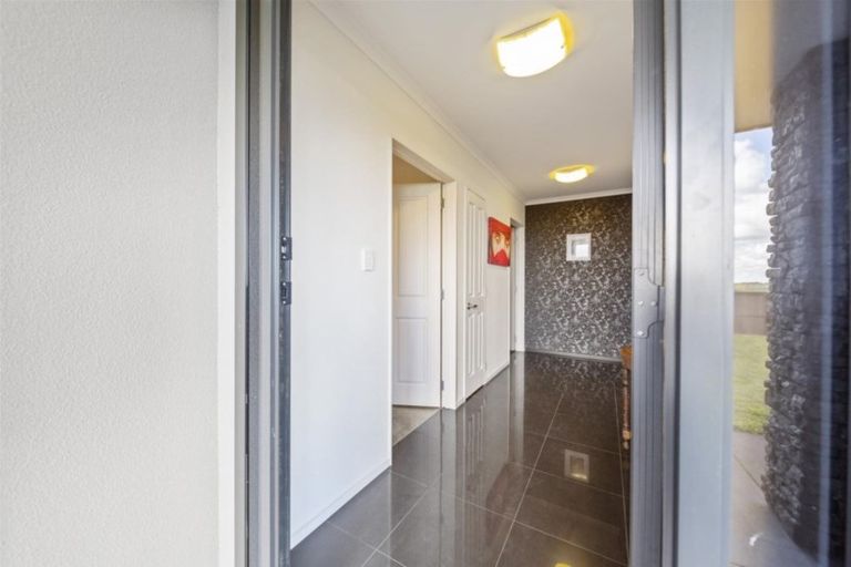 Photo of property in 5 Reremoana Close, Hawera, 4610