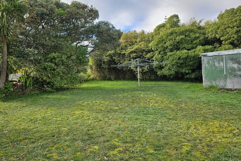 Photo of property in 3 Aberfeldy Street, Cannons Creek, Porirua, 5024