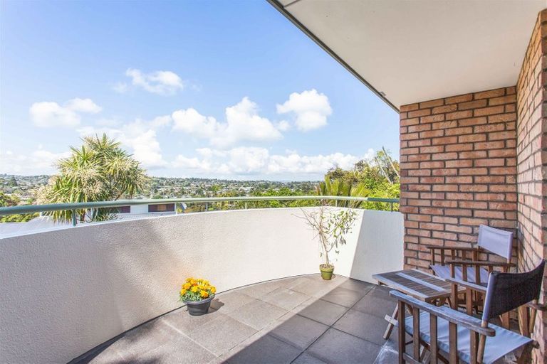 Photo of property in 121 Pemberton Avenue, Bayview, Auckland, 0629