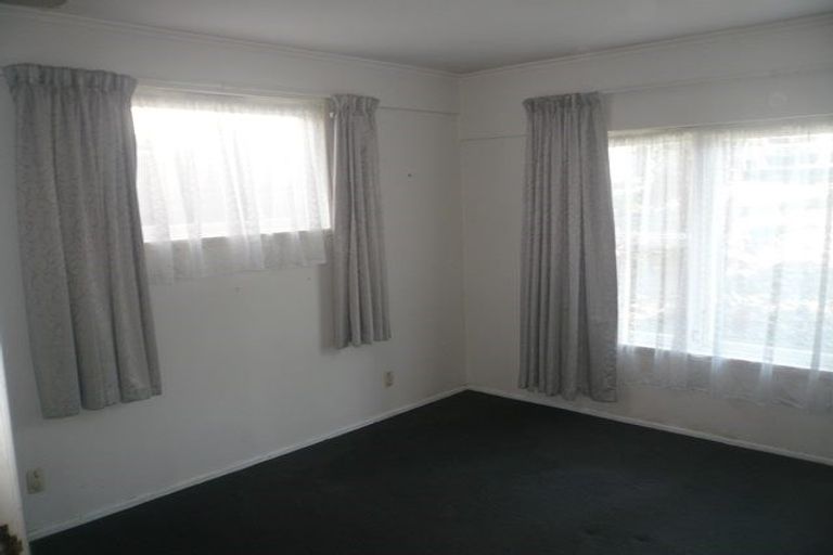 Photo of property in 17 Kelston Street, New Lynn, Auckland, 0600