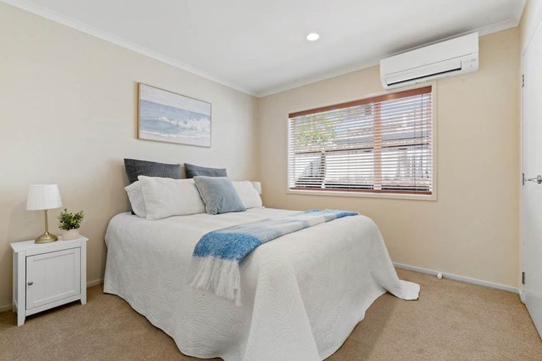 Photo of property in 3 Borthwick Close, Flat Bush, Auckland, 2016