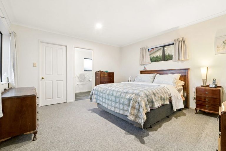 Photo of property in 24 Cloverlea Place, Pukekohe, 2120