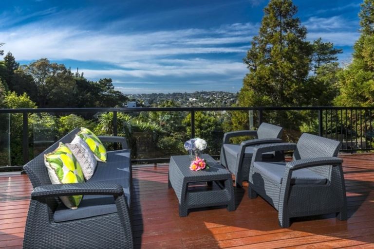 Photo of property in 9 Heatherleigh Rise, Northcross, Auckland, 0632