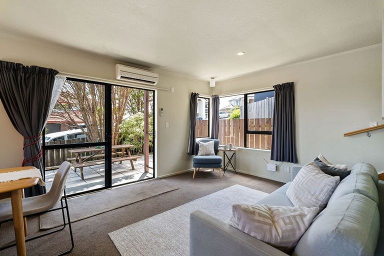 Photo of property in 14b Landsdowne Terrace, Karori, Wellington, 6012