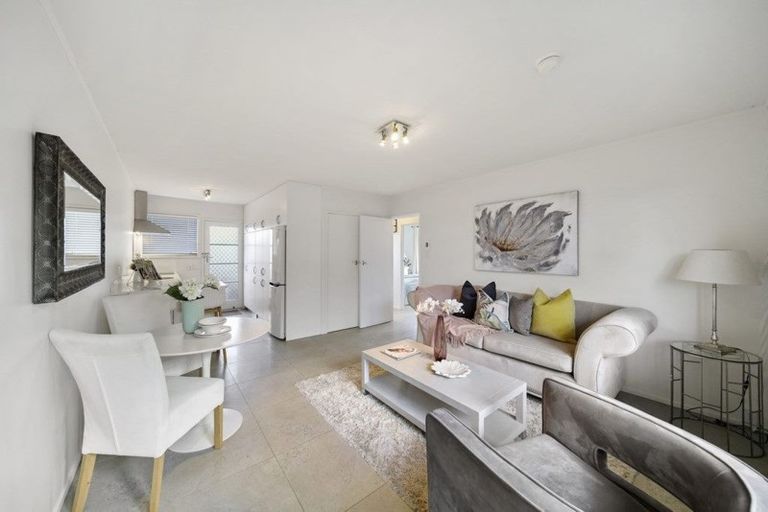 Photo of property in 5/77 Wellington Street, Howick, Auckland, 2014