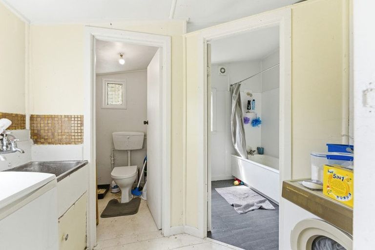 Photo of property in 16 Egmont Street, Castlecliff, Whanganui, 4501