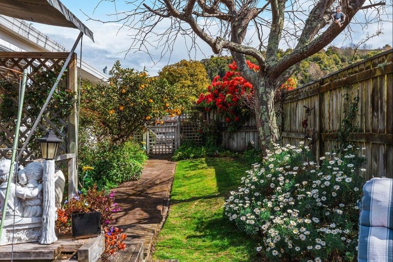 Photo of property in 2/8 Kinder Street, Acacia Bay, Taupo, 3330