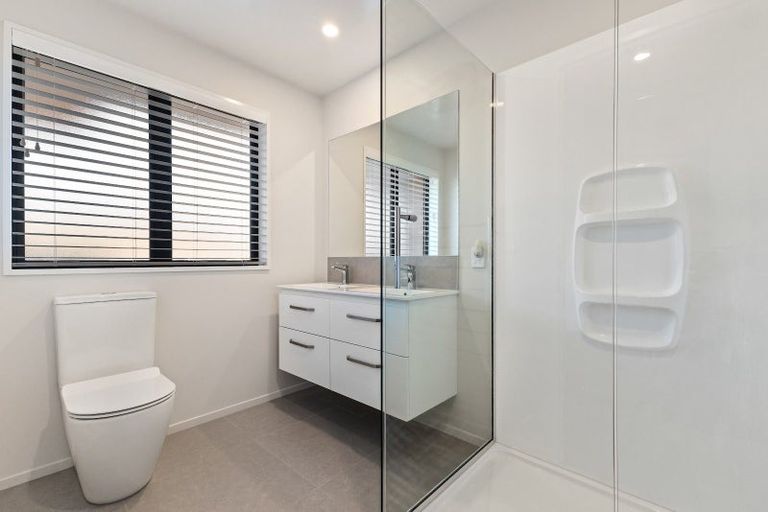 Photo of property in 130 Shillingford Boulevard, Rolleston, 7615