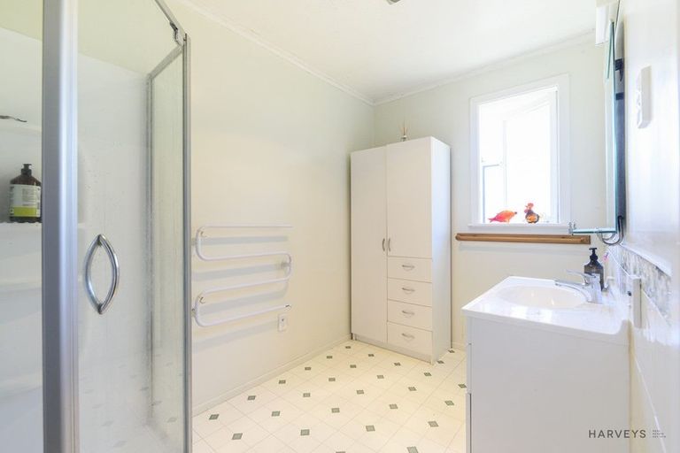 Photo of property in 15 Cliff View Drive, Green Bay, Auckland, 0604