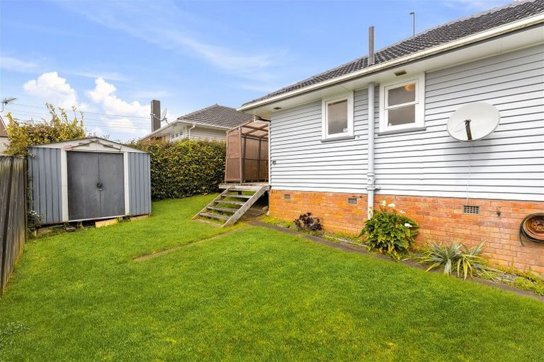 Photo of property in 51a Vodanovich Road, Te Atatu South, Auckland, 0610