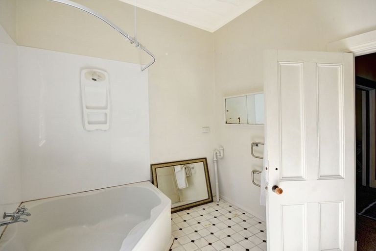 Photo of property in 235 Ravensbourne Road, Ravensbourne, Dunedin, 9022