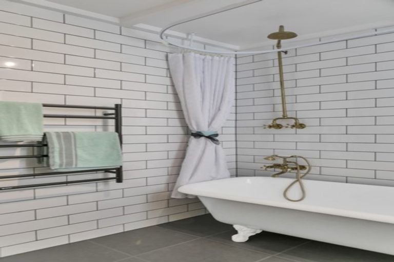 Photo of property in 83 Beach Haven Road, Beach Haven, Auckland, 0626