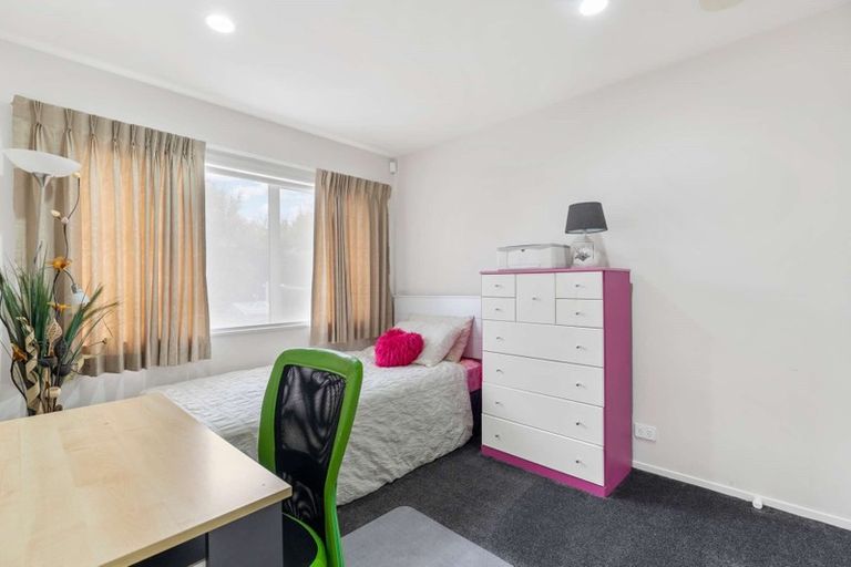 Photo of property in 5 Kouras Place, Flat Bush, Auckland, 2016