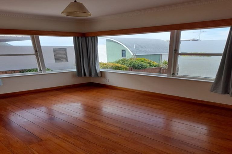 Photo of property in 2/73 Deep Creek Road, Waiake, Auckland, 0630