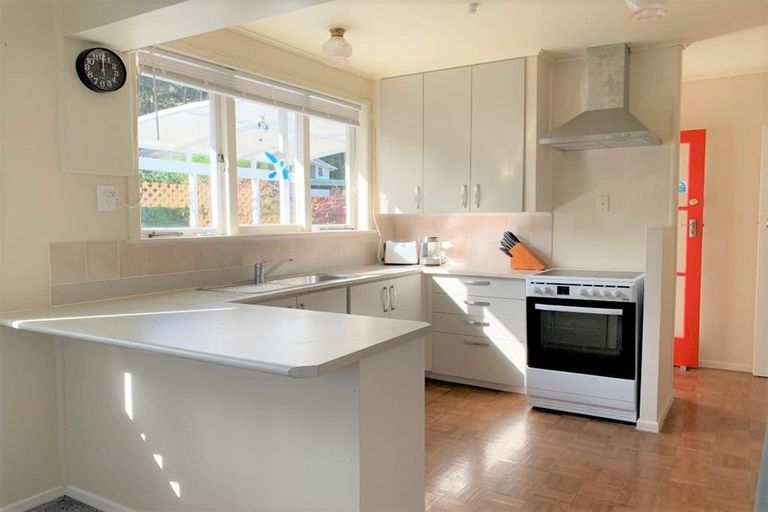 Photo of property in 15 Pikitea Road, Mangere Bridge, Auckland, 2022