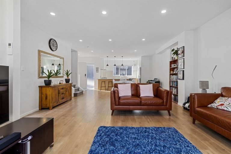 Photo of property in 25 Sunshine Boulevard, Sunnyvale, Auckland, 0612