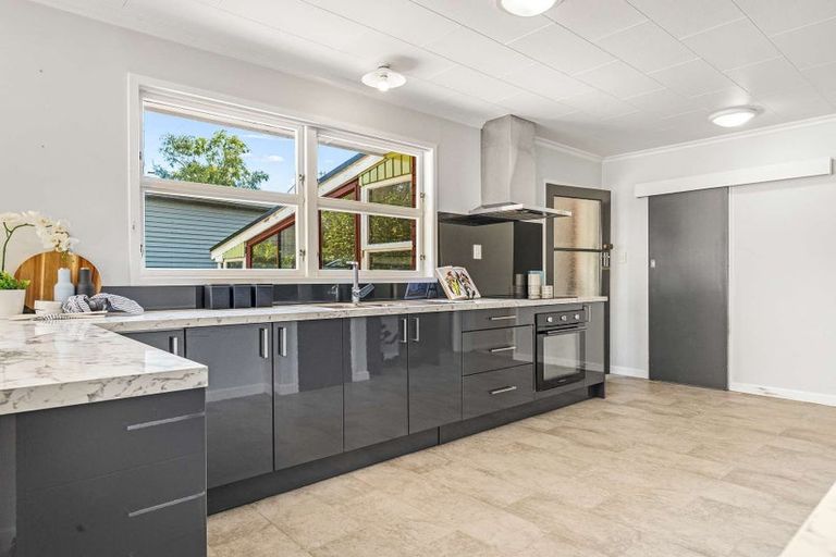 Photo of property in 104 Grand Vue Road, Kawaha Point, Rotorua, 3010